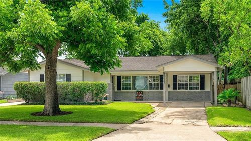 8527 Ridgepoint Dr, Houston, TX, 77055-1429 | Card Image