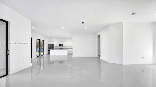 15455 Sw 232 Nd St, House other with 5 bedrooms, 4 bathrooms and null parking in Miami FL | Image 6