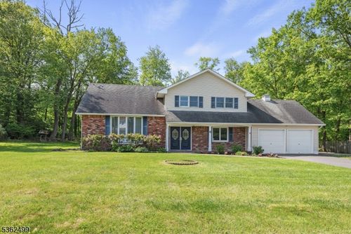 6 Glenn Dr, Roxbury Twp, NJ, 07836-9216 | Card Image