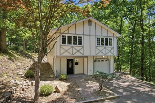 3 Conklin Ave, Stanhope, NJ, 07874-2237 | Card Image