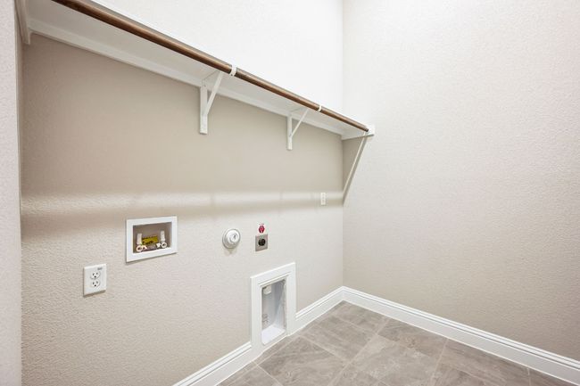 Laundry room with washer hookup, gas dryer hookup, electric dryer hookup, laundry area, and baseboards | Image 25