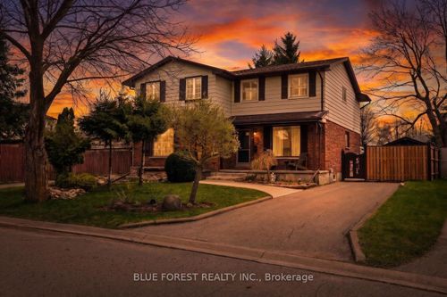 3 Lacey Crescent, London South, ON, N6E2E6 | Card Image