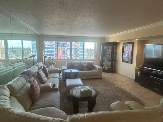 APT-434 - 5401 Collins Ave, Condo with 2 bedrooms, 2 bathrooms and null parking in Miami Beach FL | Image 7