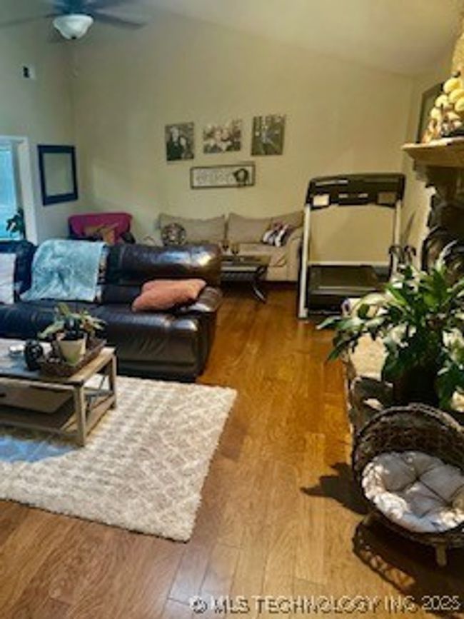 Living Room | Image 12