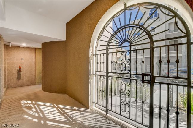 UNIT-201 - 9140 Las Manaitas Ave, Condo with 3 bedrooms, 3 bathrooms and null parking in Las Vegas NV | Image 4