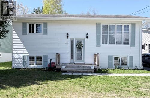 11 Seventh Ave, Deer Lake, NL, A8A2A8 | Card Image