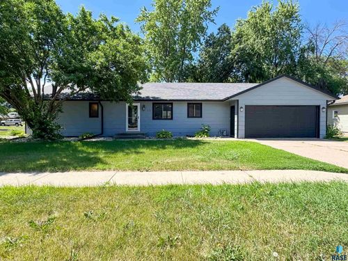 221 E 5th Ave Avenue, Lennox, SD, 57039 | Card Image