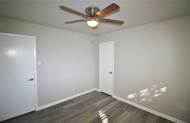 111 S 1 St St, House other with 3 bedrooms, 2 bathrooms and null parking in Midlothian TX | Image 14