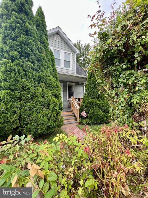 124 W Franklin St, MORRISVILLE, PA, 19067-6630 | Card Image