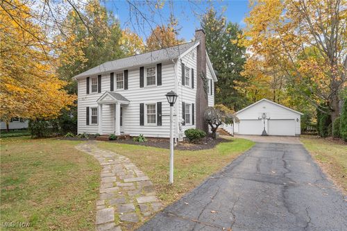 720 Knoll St Se, North Canton, OH, 44709-1113 | Card Image