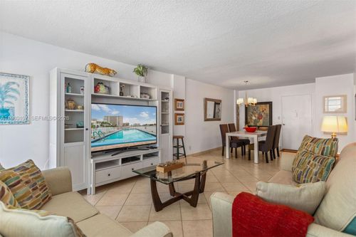 316-1913 S Ocean Dr, Hallandale Beach, FL, 33009-5952 | Card Image