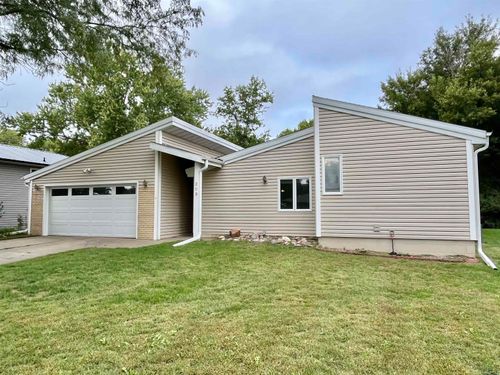 203 Willow Ct., Elk Point, SD, 57025 | Card Image