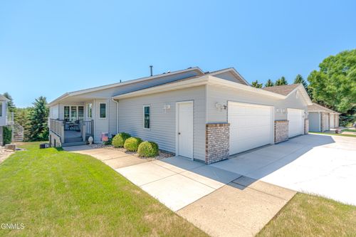 207 Aspen Ave, Bismarck, ND, 58503-0204 | Card Image