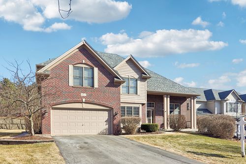 911 Tipperary St, Gilberts, IL, 60136-8904 | Card Image