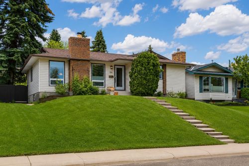 120 Silverthorn Way Nw, Calgary, AB, T3B4K3 | Card Image