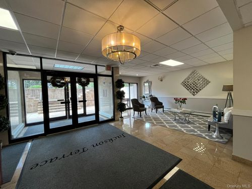 2g-101 Jackson Ave, Mineola, NY, 11501-2705 | Card Image
