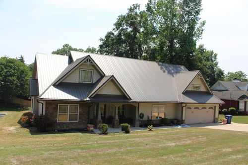 33 Lee Road 2076, Phenix City, AL, 36870-7779 | Card Image