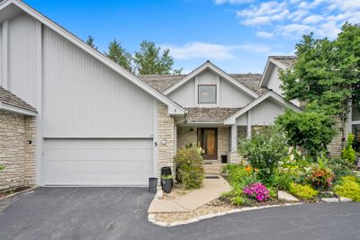 5 Bel Aire Court, Townhouse with 2 bedrooms, 4 bathrooms and 2 parking in Burr Ridge IL | Image 1