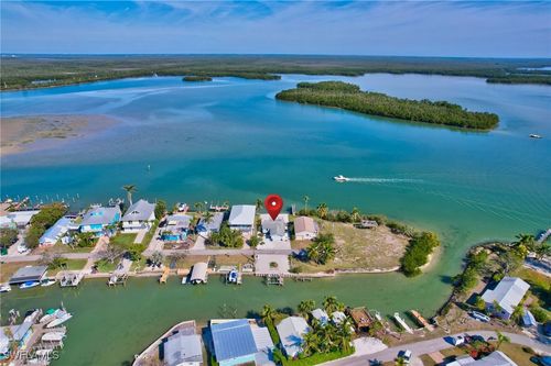 107 Bayshore Way, GOODLAND, FL, 34140 | Card Image