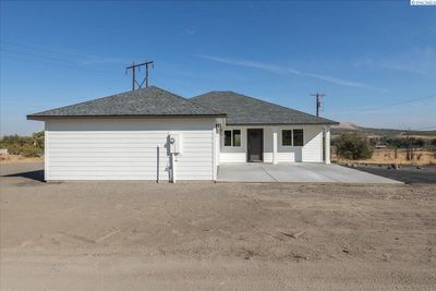 3602 E Highland Ext Rd., Home with 3 bedrooms, 2 bathrooms and null parking in Benton City WA | Image 2