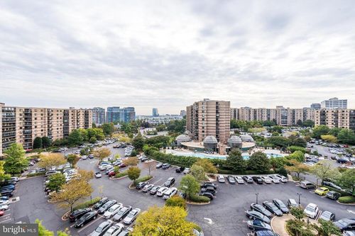 1004-8370 Greensboro Dr, MCLEAN, VA, 22102-3500 | Card Image