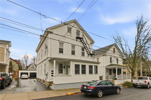 27 Dean Ave, Newport, RI, 02840-4431 | Card Image
