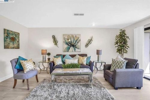 140-46884 Shale Cmn, Fremont, CA, 94539-8107 | Card Image