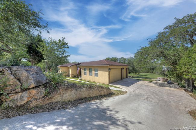 211 Comal Run, House other with 3 bedrooms, 4 bathrooms and null parking in Bulverde TX | Image 7