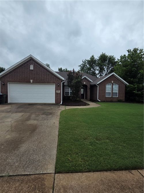 3219 W Thornbrook St, Fayetteville, AR, 72704-6368 | Card Image