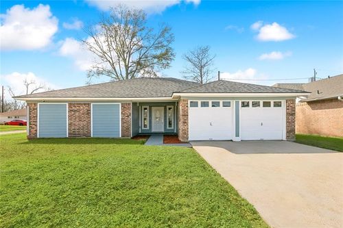 501 Manchester Ln, La Place, LA, 70068-2250 | Card Image