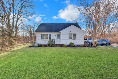 10 Eastport Manor Rd, Eastport, NY, 11941-1412 | Card Image