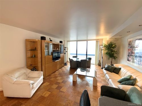 apt-27t-26910 Grand Central Pkwy, Floral Park, NY, 11005-1027 | Card Image