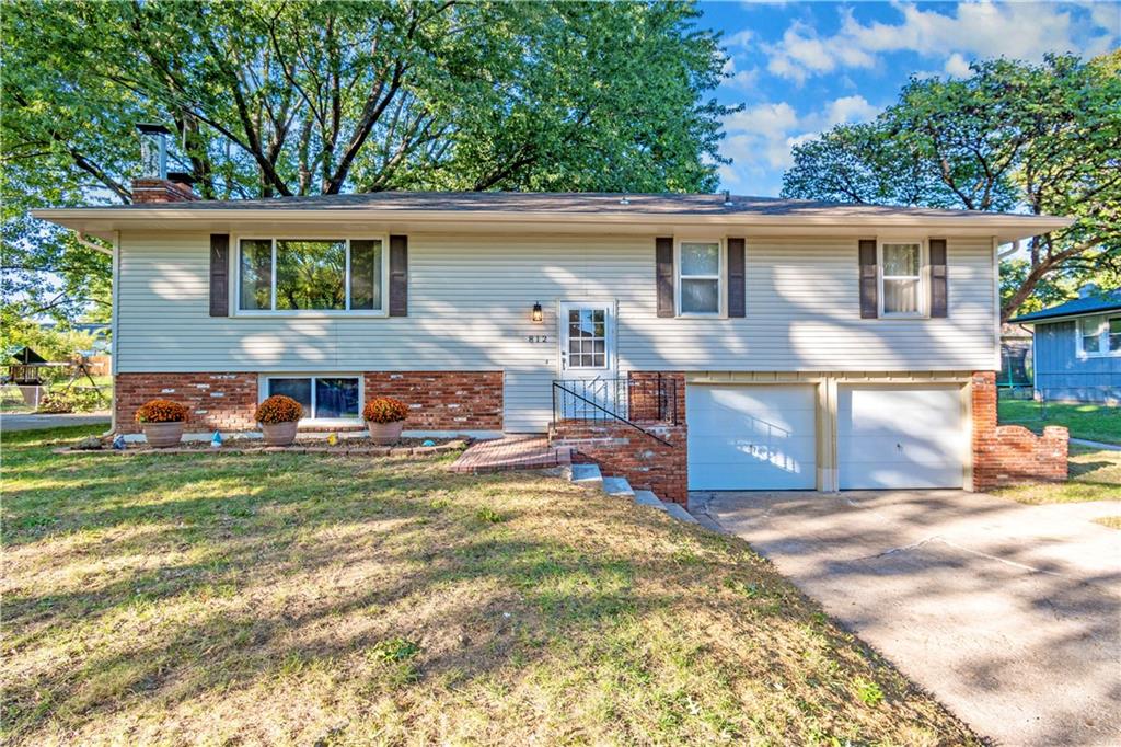 13th St, Oak Grove, MO 64075