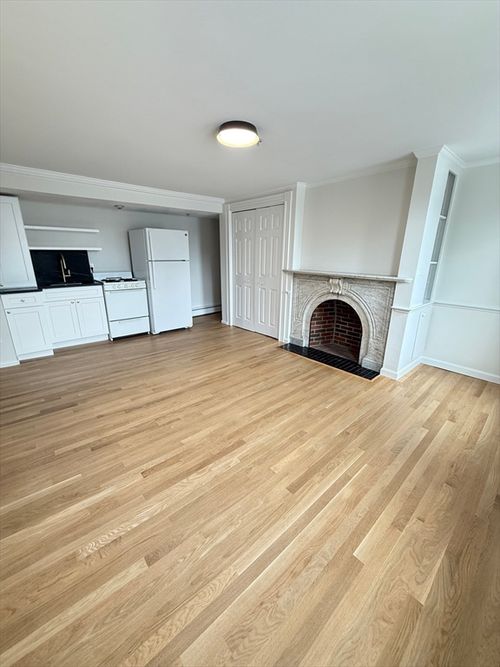 unit-203-313 Essex St, Salem, MA, 01970-3289 | Card Image