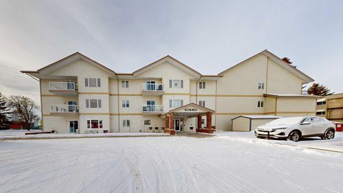 300-5402 50 Ave, Stettler, AB, T0C2L2 | Card Image