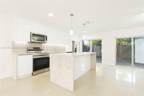 9-6080 W 26th Ct, Hialeah, FL, 33016-6341 | Card Image