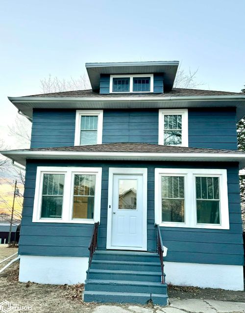 102 4th St N, Northwood, IA, 50459-1326 | Card Image