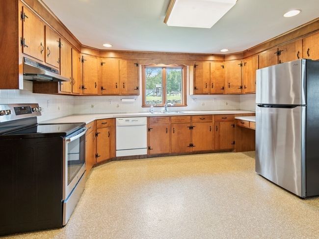 32 Westview Dr, House other with 3 bedrooms, 2 bathrooms and 6 parking in Sutton MA | Image 11