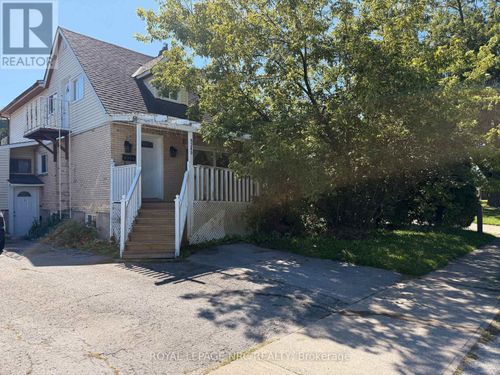 main-level-8200 Woodbine Street, Niagara Falls (Ascot), ON, L2H1C7 | Card Image