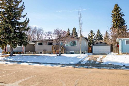 805 10 Ave, Wainwright, AB, T9W1B8 | Card Image