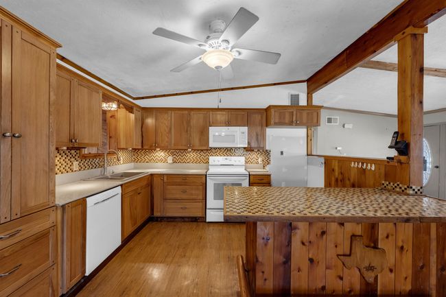 200 Lakeshore Loop, House other with 2 bedrooms, 2 bathrooms and null parking in Tow TX | Image 11