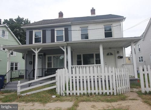 825 W 2nd St, Florence, NJ, 08518-1105 | Card Image