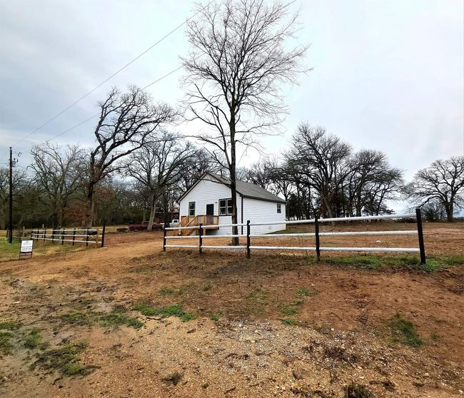 View of yard | Image 4