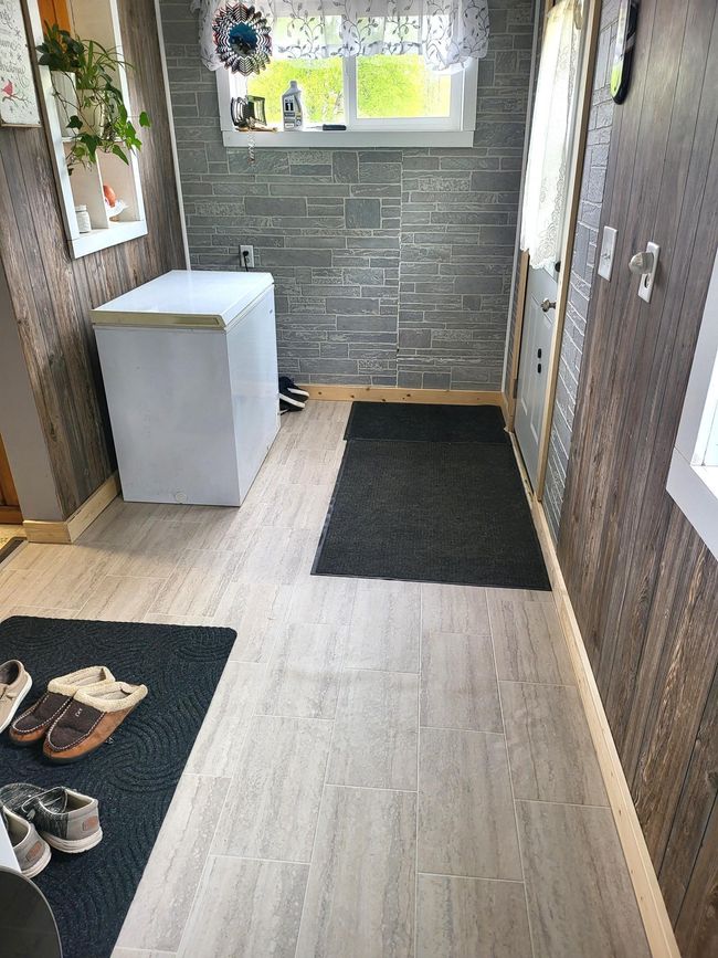Laundry Room/ Foyer | Image 21