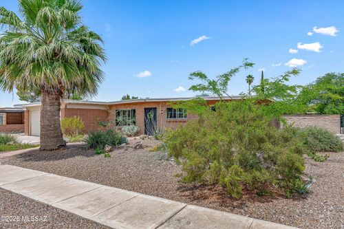 9021 E Sierra St, Tucson, AZ, 85710-2662 | Card Image