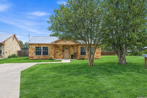 414 Harl St, Pleasanton, TX, 78064-3407 | Card Image