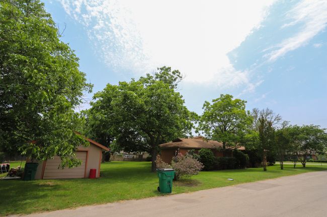 1000 S Harrison St, House other with 4 bedrooms, 4 bathrooms and null parking in McGregor TX | Image 30