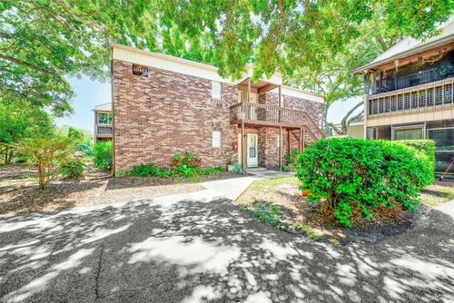 222-10453 Carrollbrook Cir, TAMPA, FL, 33618-4121 | Card Image