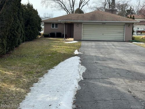 1848 Maddy Ln, Keego Harbor, MI, 48320-1154 | Card Image