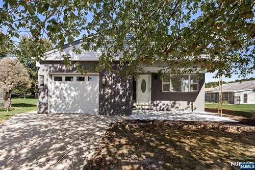 5 Saint Andrews Ct, Toms River, NJ, 08757-5931 | Card Image